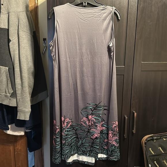 Size XL, brand unknown, silky stretchy material. - Picture 3 of 3